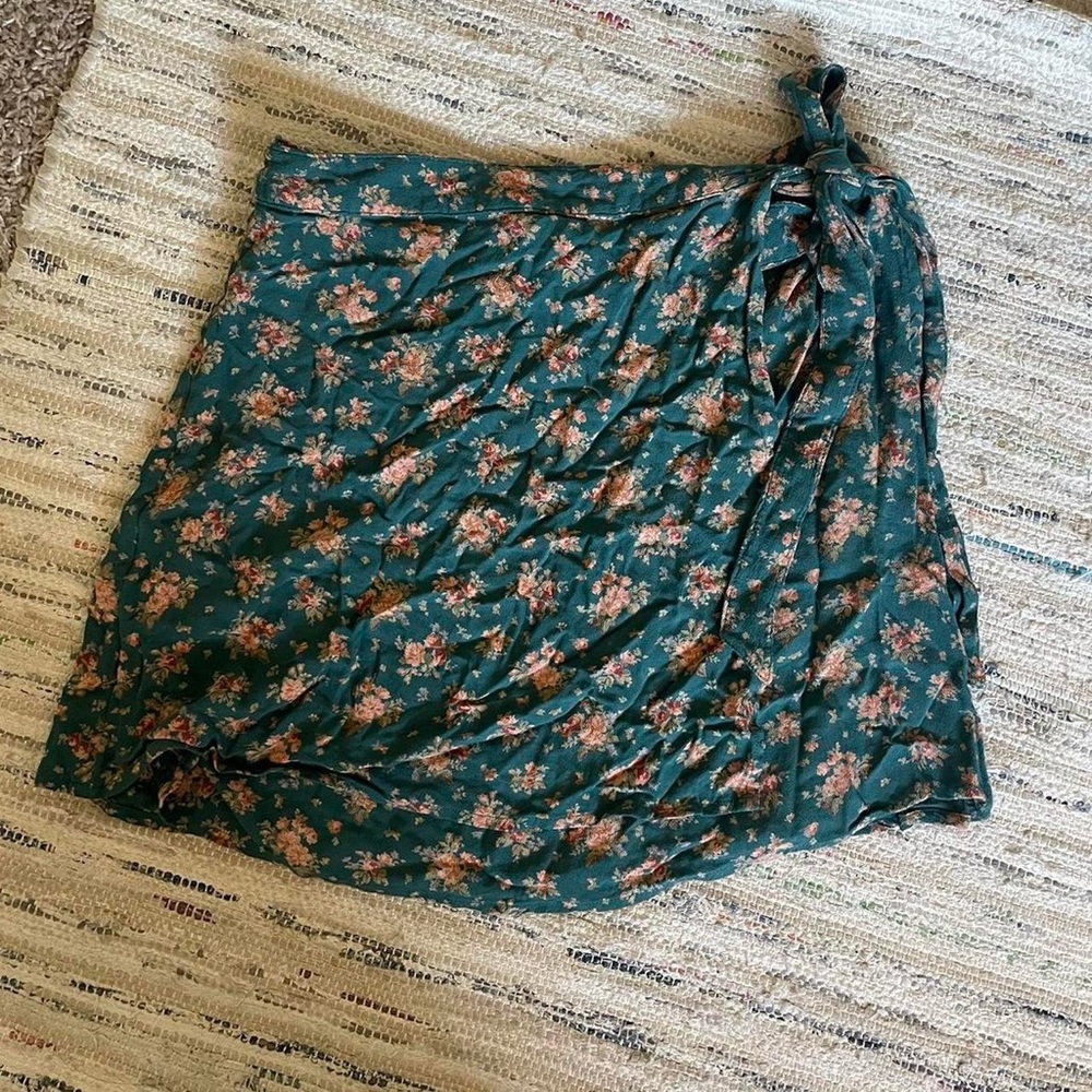 Green floral size small American eagle wrap skirt